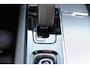 Volvo XC60 T6 Plug-in hybrid AWD Plus Dark Long range / Adaptieve cruise control / Panoramadak / Apple carplay / Parkeersensoren met 360 camera / Elektrische achterklep / Elektrische stoelen met geheugen / Stoel en stuurwielverwarming