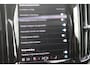 Volvo XC60 T6 350PK Automaat Plug-in hybrid AWD Ultra Dark Head-up display / Semi elektrisch wegklapbare trekhaak / Panoramisch schuif-kanteldak / Harman Kardon audio