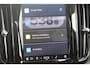 Volvo XC60 T6 350PK Automaat Plug-in hybrid AWD Ultra Dark Head-up display / Semi elektrisch wegklapbare trekhaak / Panoramisch schuif-kanteldak / Harman Kardon audio