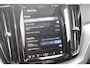 Volvo XC60 T6 350PK Automaat Plug-in hybrid AWD Ultra Dark Head-up display / Semi elektrisch wegklapbare trekhaak / Panoramisch schuif-kanteldak / Harman Kardon audio