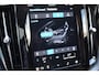 Volvo XC60 T6 350PK Automaat Plug-in Hybrid AWD Plus Black Edition/ Bowers & Wilkins / Navigatie / 360 Camera / Head-up Display / Panoramadak / Stoelverwarming v+a / Stuurverwarming / 21'' Velgen