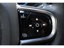 Volvo XC60 T6 350PK Automaat Plug-in Hybrid AWD Plus Black Edition/ Bowers & Wilkins / Navigatie / 360 Camera / Head-up Display / Panoramadak / Stoelverwarming v+a / Stuurverwarming / 21'' Velgen