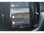 Volvo XC60 T8 455PK Automaat AWD Plus Black Edition Panoramisch schuif-kanteldak / Google infotainment / Adaptieve cruise control / 21" lichtmetalen velgen / Parkeersensoren voor en achter met camera
