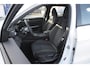 Lynk & Co 01 276PK Automaat Core / Adaptieve cruise control / Stoel - en stuurwielverarming / Parkeersensoren met camera / Apple carplay / Trekhaak / Metallic lak / 19" lichtmetalen velgen