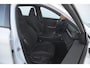 Lynk & Co 01 276PK Automaat Core / Adaptieve cruise control / Stoel - en stuurwielverarming / Parkeersensoren met camera / Apple carplay / Trekhaak / Metallic lak / 19" lichtmetalen velgen