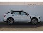Lynk & Co 01 276PK Automaat Core / Adaptieve cruise control / Stoel - en stuurwielverarming / Parkeersensoren met camera / Apple carplay / Trekhaak / Metallic lak / 19" lichtmetalen velgen