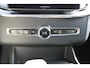 Volvo XC90 T8 455PK Autom Plug-in hybrid AWD Ultra Dark Luchtvering / Massagefunctie voorstoelen / Semi elektrisch wegklapbare trekhaak / Gelamineerd glas / Stoelventilatie / 21" lichtmetalen velgen