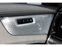 Volvo XC90 T8 455PK Autom Plug-in hybrid AWD Ultra Dark Luchtvering / Massagefunctie voorstoelen / Semi elektrisch wegklapbare trekhaak / Gelamineerd glas / Stoelventilatie / 21" lichtmetalen velgen