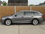 Skoda Octavia Combi 1.0 TSI Business Edition Plus Trekhaak | Navigatiesysteem | Apple CarPlay/Android Auto | Sfeerverlichting | LED verlichting | Stoel- & stuurwielverwarming | Adaptieve cruisecruise control | Parkeersensoren voor en achter