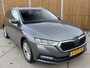 Skoda Octavia Combi 1.0 TSI Business Edition Plus Trekhaak | Navigatiesysteem | Apple CarPlay/Android Auto | Sfeerverlichting | LED verlichting | Stoel- & stuurwielverwarming | Adaptieve cruisecruise control | Parkeersensoren voor en achter