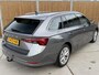 Skoda Octavia Combi 1.0 TSI Business Edition Plus Trekhaak | Navigatiesysteem | Apple CarPlay/Android Auto | Sfeerverlichting | LED verlichting | Stoel- & stuurwielverwarming | Adaptieve cruisecruise control | Parkeersensoren voor en achter
