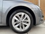 Skoda Octavia Combi 1.0 TSI Business Edition Plus Trekhaak | Navigatiesysteem | Apple CarPlay/Android Auto | Sfeerverlichting | LED verlichting | Stoel- & stuurwielverwarming | Adaptieve cruisecruise control | Parkeersensoren voor en achter