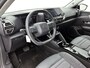 Citroën E-C4 EV You 50 kWh 136pk | Navigatie via Apple Carplay / Android Auto | Achteruitrijcamera | Climate Control | Cruise Control | Parkeersensoren | DAB+ radio | Armsteun | Stof/kunstlederen comfortstoelen | Volledig digitaal instrumentenpaneel | Adaptief demping systeem | 18” lichtmetalen velgen |