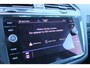 Volkswagen Tiguan 1.5 TSI Elegance / Facelift! / Trekhaak af-fabriek/ IQ light/ Carplay/ Stoelverwarming/ Camera
