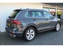 Volkswagen Tiguan 1.5 TSI Elegance / Facelift! / Trekhaak af-fabriek/ IQ light/ Carplay/ Stoelverwarming/ Camera