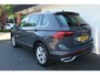 Volkswagen Tiguan 1.5 TSI Elegance / Facelift! / Trekhaak af-fabriek/ IQ light/ Carplay/ Stoelverwarming/ Camera