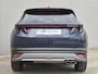 Hyundai Tucson 1.6 T-GDI PHEV Premium 4WD / Facelift Model / Fabrieksgarantie tot 07-2029 / All season banden / Head Up Display / Trekgewicht 1210 kg / Elektrische achterklep / Stuur- Stoel & Achterbankverwarming / Rondomzicht camera / Stoelventilatie / Apple Carplay Android Auto /