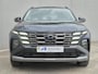 Hyundai Tucson 1.6 T-GDI PHEV Premium 4WD / Facelift Model / Fabrieksgarantie tot 07-2029 / All season banden / Head Up Display / Trekgewicht 1210 kg / Elektrische achterklep / Stuur- Stoel & Achterbankverwarming / Rondomzicht camera / Stoelventilatie / Apple Carplay Android Auto /