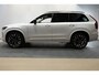 Volvo XC90 2.0 T8 AWD 335kW/456pk Aut8 Recharge Ultra Dark 7P ADAPT.CRUISE + HARMAN/KARDON + PANORAMADAK + HEAD-UP + STOEL-&STUURVERWARMING + PILOT ASSIST + LEDEREN DASHBOARD + 360 CAMERA + BLIS + LANE ASSIST + PD-GLASS + ACHTERBANKVERWARMING + 21" LM-VELGEN!