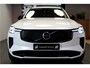 Volvo XC90 2.0 T8 AWD 335kW/456pk Aut8 Recharge Ultra Dark 7P ADAPT.CRUISE + HARMAN/KARDON + PANORAMADAK + HEAD-UP + STOEL-&STUURVERWARMING + PILOT ASSIST + LEDEREN DASHBOARD + 360 CAMERA + BLIS + LANE ASSIST + PD-GLASS + ACHTERBANKVERWARMING + 21" LM-VELGEN!