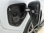 Volkswagen ID. Buzz Cargo Bulli edition 79 kWh 4MOTION 340PK | Automaat | Trekhaak | Leer | Zwarte Velgen | Adaptive Cruise Control | Achteruitrijcamera | Parkeersensoren Voor + Achter | Airco | Apple/Android Carplay | Stoelverwarming | Multifunctioneel Stuurwiel |