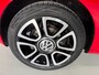 Volkswagen Up! 1.0 GROOVE UP! / Automaat / Lederen bekleding / Cruise control / Stoelverwarming / Bluetooth / Navigatie.