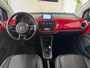 Volkswagen Up! 1.0 GROOVE UP! / Automaat / Lederen bekleding / Cruise control / Stoelverwarming / Bluetooth / Navigatie.