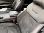 Nissan Ariya Evolve 91 kWh Dealer onderhouden / Accu SoH 99 % / Panorama schuifdak / HUD / Navigatie / Apple Carplay Android / Elektrische stoelen & klep / BOSE / Stoelventilatie / Stoel-, stuur- en achterbankverwarming / 20" LM wielen /