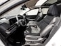Nissan Ariya Evolve 91 kWh Dealer onderhouden / Accu SoH 99 % / Panorama schuifdak / HUD / Navigatie / Apple Carplay Android / Elektrische stoelen & klep / BOSE / Stoelventilatie / Stoel-, stuur- en achterbankverwarming / 20" LM wielen /