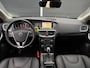 Volvo V40 Cross Country T3 Polar+ Luxury | Harman Kardon Premium Sound | Panoramadak | Parkeersensoren en Parkeercamera achter | Lederen bekleding | Standkachel | Volvo Guard alarm | Climate control | Cruise control |