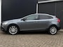 Volvo V40 Cross Country T3 Polar+ Luxury | Harman Kardon Premium Sound | Panoramadak | Parkeersensoren en Parkeercamera achter | Lederen bekleding | Standkachel | Volvo Guard alarm | Climate control | Cruise control |