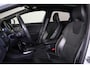 Volvo V40 T3 PolarPlus Sport - Panoramadak - Verwarmde voorstoelen - Parkeersensoren v/a - Parkeercamera achter - Park Pilot - Harman Kardon Audio - DAB - Alarm - Keyless entry - Volvo On Call - Cruise control - Extra getint glas - 17' LMV - Afneembare trekhaak
