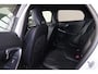 Volvo V40 T3 PolarPlus Sport - Panoramadak - Verwarmde voorstoelen - Parkeersensoren v/a - Parkeercamera achter - Park Pilot - Harman Kardon Audio - DAB - Alarm - Keyless entry - Volvo On Call - Cruise control - Extra getint glas - 17' LMV - Afneembare trekhaak
