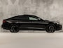 Audi A5 Sportback 40 TFSI quattro S-Line Sport 204Pk Automaat (SCHUIFDAK, 2X S-LINE, BLACK PACK, APPLE CARPLAY, LEDER/ALCANTARA, ELEK SPORTSTOELEN, CAMERA, SFEERVERLICHTING, ADAPTIVE CRUISE, STOELVERWARMING, MASSAGE, NIEUWSTAAT)