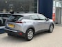 Peugeot 2008 1.2 Turbo 100 PK Active | Lage KM Stand: 24900 | Trekhaak 1250 KG | Navigatie | DAB Radio | Climate Control | Cruise control | Airco | LED Verlichting | Elektrisch Pakket | Parkeersensoren | Apple Carplay | Hoge Zitpositie |