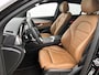 Mercedes-Benz GLC Coupe 300e AMG Nightpakket | Schuif-Kanteldak | Trekhaak | Zadelbruin Interieur | Sfeerverlichting | Stoelverwarming | CarPlay | LED | Inclusief 24 maanden Mercedes-Benz Certified garantie voor Europa.