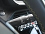 Peugeot e-2008 EV GT 50 kWh | Lage km.stand | Achteruitrijcamera | Stoelverwarming | Full led verlichting | Digitale cockpit | 18 inch lichtmetalen velgen | Extra getint glas