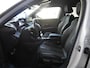 Peugeot e-2008 EV GT 50 kWh | Lage km.stand | Achteruitrijcamera | Stoelverwarming | Full led verlichting | Digitale cockpit | 18 inch lichtmetalen velgen | Extra getint glas