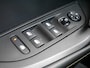 Peugeot e-2008 EV GT 50 kWh | Lage km.stand | Achteruitrijcamera | Stoelverwarming | Full led verlichting | Digitale cockpit | 18 inch lichtmetalen velgen | Extra getint glas