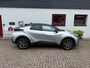 Toyota C-HR / C-HR+ 2.0 High Power PHEV 223pk CVT Dynamic/ Silver met zwart dak/ Apple Carplay/ Keyless entry/ Stuur + stoel verwarming/ Elektrische achterklep/ Camera