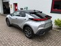 Toyota C-HR / C-HR+ 2.0 High Power PHEV 223pk CVT Dynamic/ Silver met zwart dak/ Apple Carplay/ Keyless entry/ Stuur + stoel verwarming/ Elektrische achterklep/ Camera