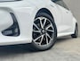Toyota Yaris 1.5 Hybrid Dynamic CARPLAY / 4-SEIZ. BANDEN / RESERVE WIEL / STOELVERW. / CRUISE / ACHTERUITRIJCAMERA / LMV