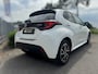 Toyota Yaris 1.5 Hybrid Dynamic CARPLAY / 4-SEIZ. BANDEN / RESERVE WIEL / STOELVERW. / CRUISE / ACHTERUITRIJCAMERA / LMV
