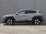 Hyundai Kona 1.6 GDI HEV Comfort Smart / Dealer onderhouden / Fabrieksgarantie tot 06-2029 / Trekgewicht 1300 kg / Stuur- & Stoelverwarming / Achteruitrijcamera / Elektrische achterklep / Adaptief cruise control / Keyless Entry/Start / Apple Carplay Android Auto / Climate control /