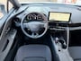 Toyota C-HR / C-HR+ 2.0 High Power PHEV 223pk CVT Dynamic/ Parelmoer wit met zwart dak/ Apple Carplay/ Keyless entry/ Stuur + stoel verwarming/ Camera/ Adaptieve cruise
