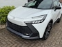 Toyota C-HR / C-HR+ 2.0 High Power PHEV 223pk CVT Dynamic/ Parelmoer wit met zwart dak/ Apple Carplay/ Keyless entry/ Stuur + stoel verwarming/ Camera/ Adaptieve cruise