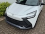 Toyota C-HR / C-HR+ 2.0 High Power PHEV 223pk CVT Dynamic/ Parelmoer wit met zwart dak/ Apple Carplay/ Keyless entry/ Stuur + stoel verwarming/ Camera/ Adaptieve cruise