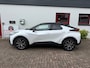 Toyota C-HR / C-HR+ 2.0 High Power PHEV 223pk CVT Dynamic/ Parelmoer wit met zwart dak/ Apple Carplay/ Keyless entry/ Stuur + stoel verwarming/ Camera/ Adaptieve cruise