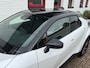 Toyota C-HR / C-HR+ 2.0 High Power PHEV 223pk CVT Dynamic/ Parelmoer wit met zwart dak/ Apple Carplay/ Keyless entry/ Stuur + stoel verwarming/ Camera/ Adaptieve cruise