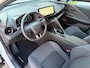 Toyota C-HR / C-HR+ 2.0 High Power PHEV 223pk CVT Dynamic/ Parelmoer wit met zwart dak/ Apple Carplay/ Keyless entry/ Stuur + stoel verwarming/ Camera/ Adaptieve cruise